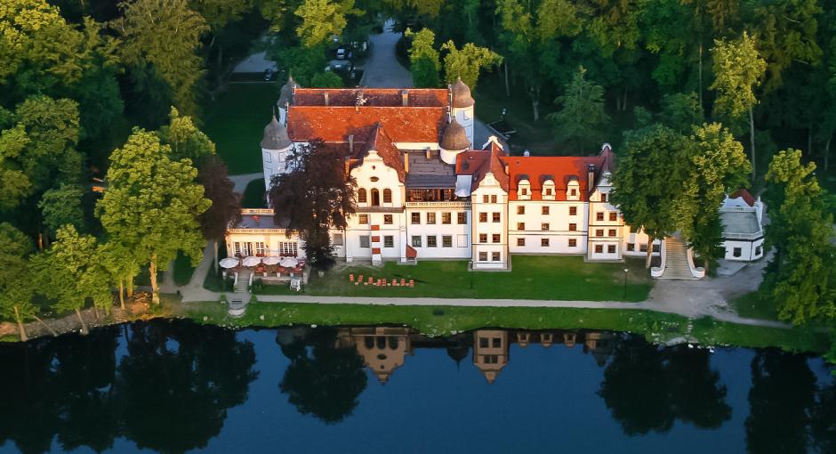 Hotel Podewils - Zamek Rycerski w Krągu *** - Nad jeziorem w XV-w. zamku